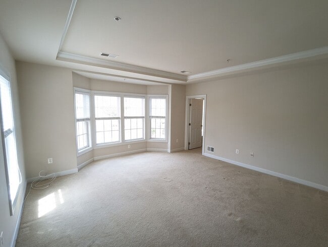 Building Photo - Two level condo in URBANA School District ...