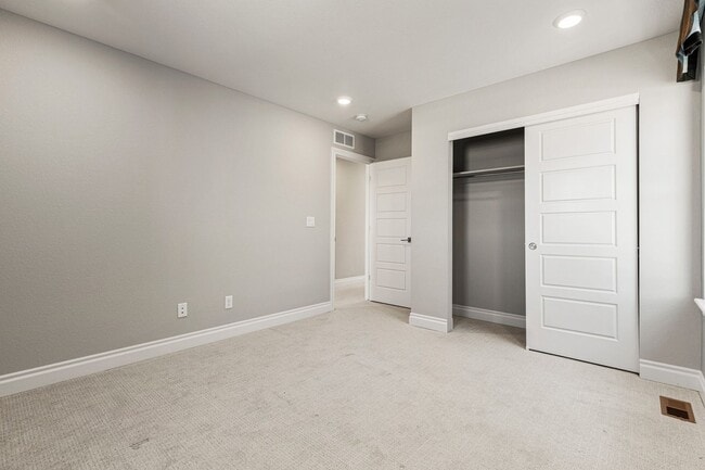 Building Photo - Beautiful Home in Commerce City!