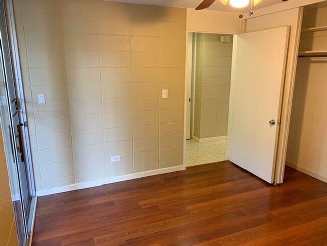 Building Photo - Kapahulu 2nd floor 1-Bedroom