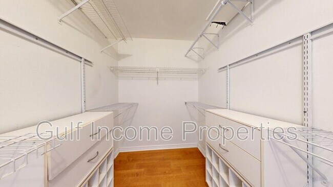 Building Photo - 354 5th St Ct E