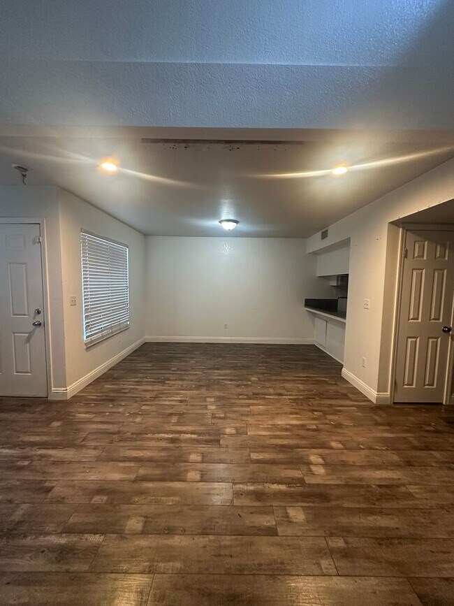 Building Photo - 3600 Ashe Rd