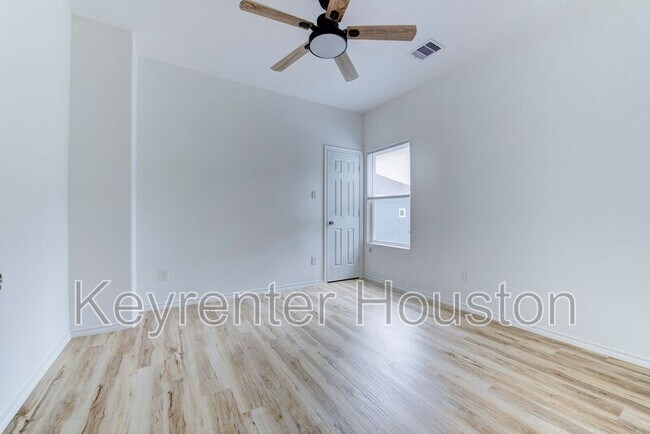 Building Photo - 8203 Woodlyn Rd