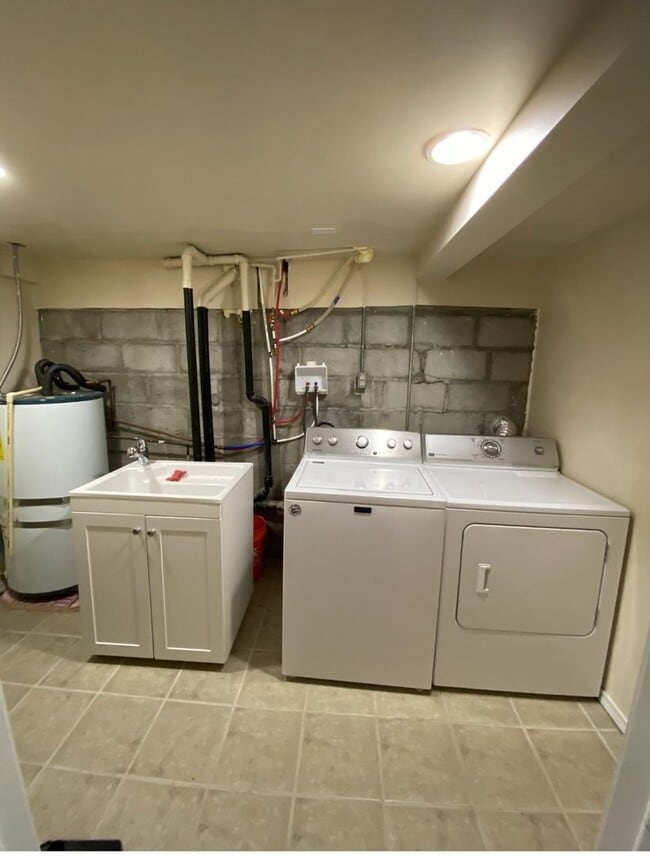 Building Photo - Newly Renovated 3 Bedroom in Renton Highlands