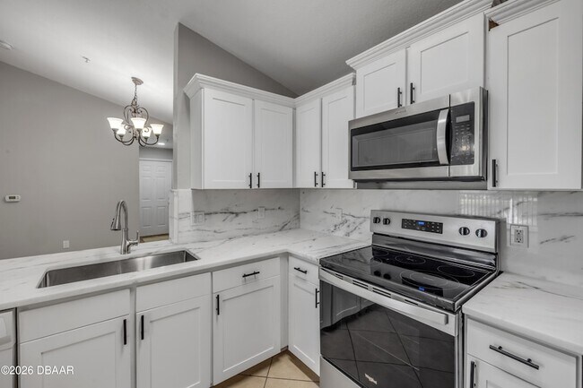 Building Photo - 940 Village Trail