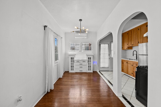 Building Photo - 647 N Spaulding Ave