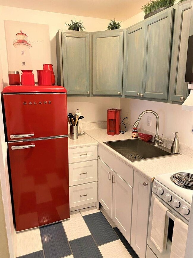 Building Photo - 714 Rosedale St