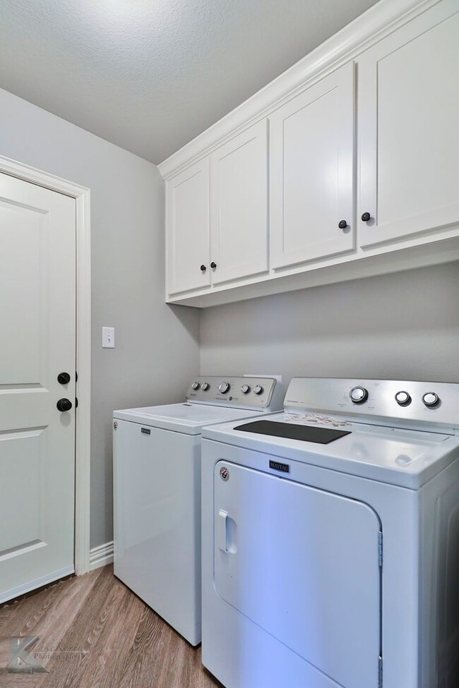Building Photo - 3/2/2 in Butterfield Meadows!