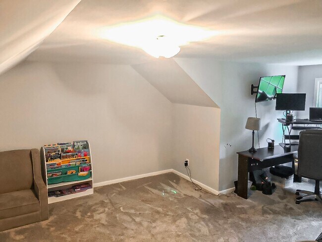 Building Photo - Gorgeous 4 Bed 2 Bath Single Family Home W...