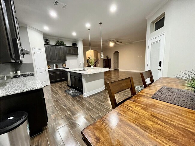Building Photo - 409 Betony Lp