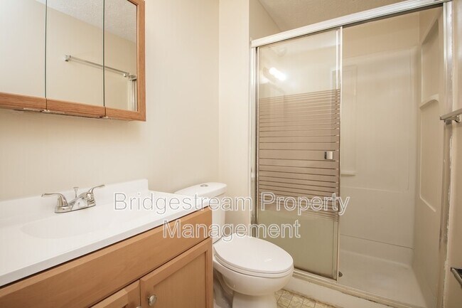 Building Photo - 2421 Bentree Ct