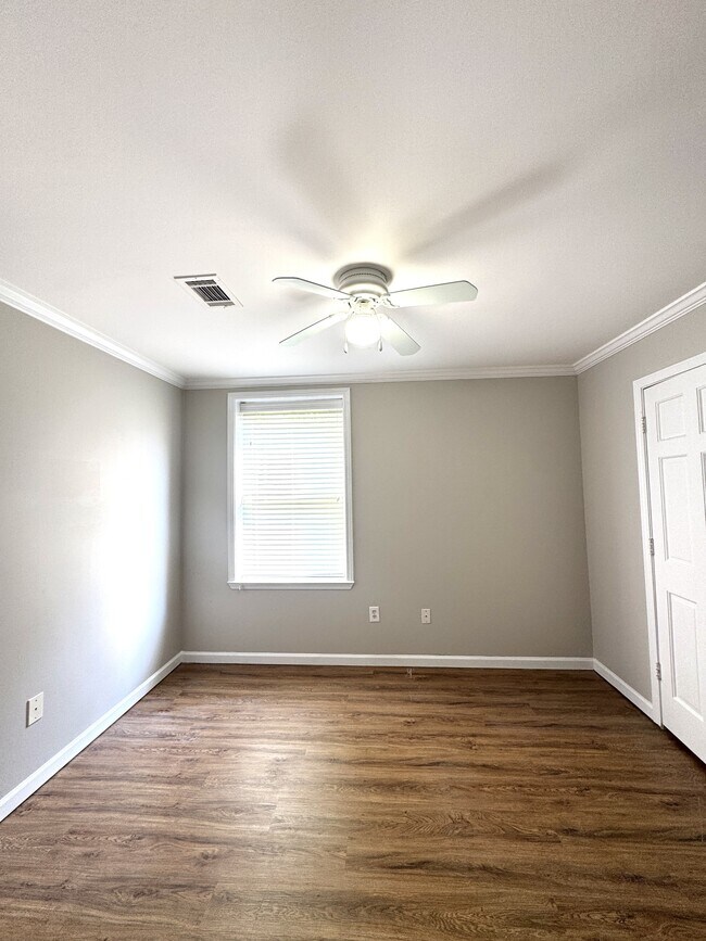 Building Photo - 137 Towne Park Dr