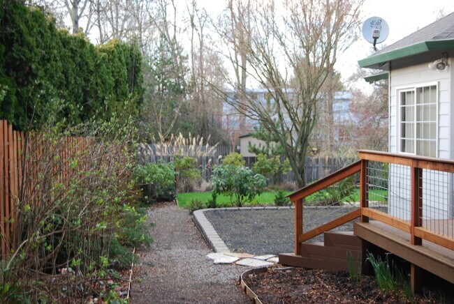 Building Photo - Charming & Well-Maintained Single-Story Home in McMinnville