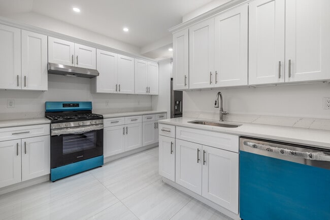 Building Photo - 400 East Ave