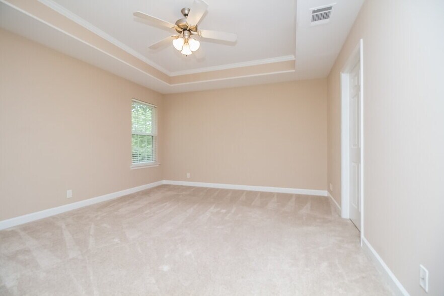 Building Photo - 237 Titans Cir