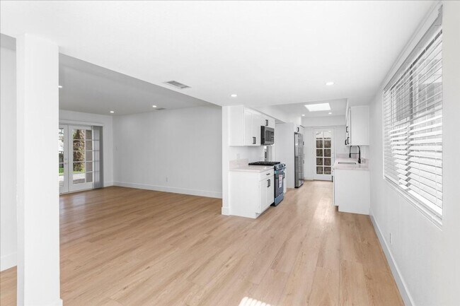 Building Photo - 6910 Eberhart St