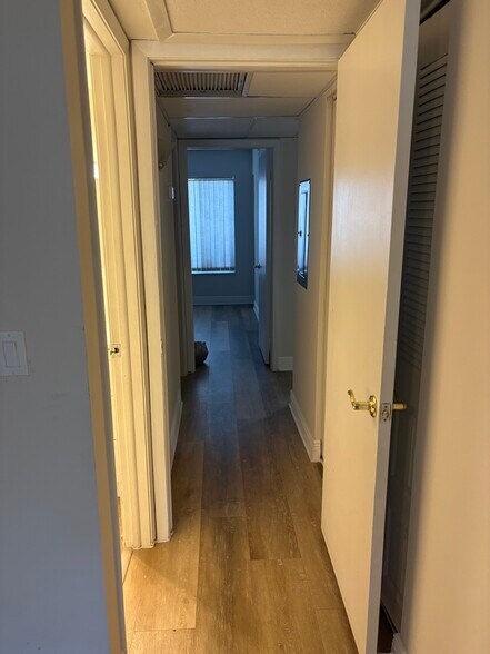 Building Photo - 3802 N Lake Dr