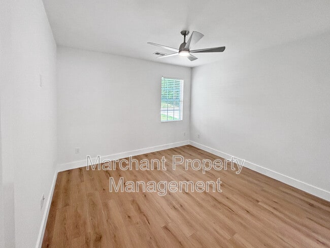 Building Photo - 7 20th St