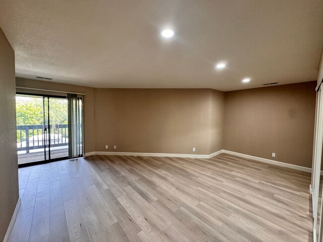 Building Photo - Move In Ready! Fremont 3 beds 2 baths Near Niles Canyon and Mission