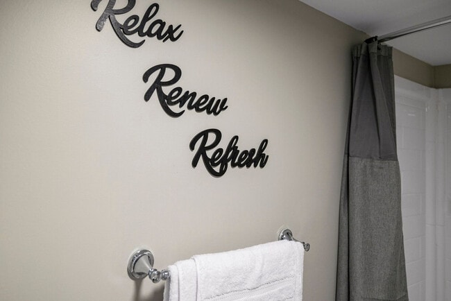 Building Photo - 30 U.S. 9W-SI ID1466756P