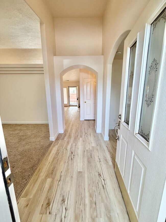 Building Photo - 498 N 300 W
