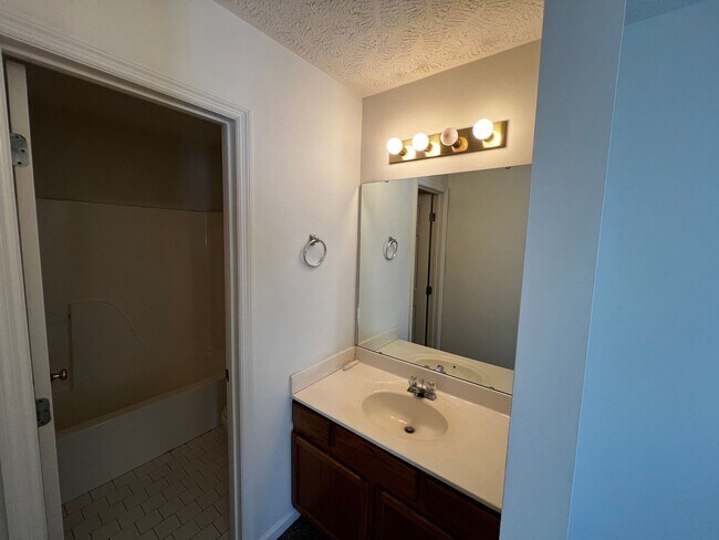 Building Photo - 1016 Ancestry Dr