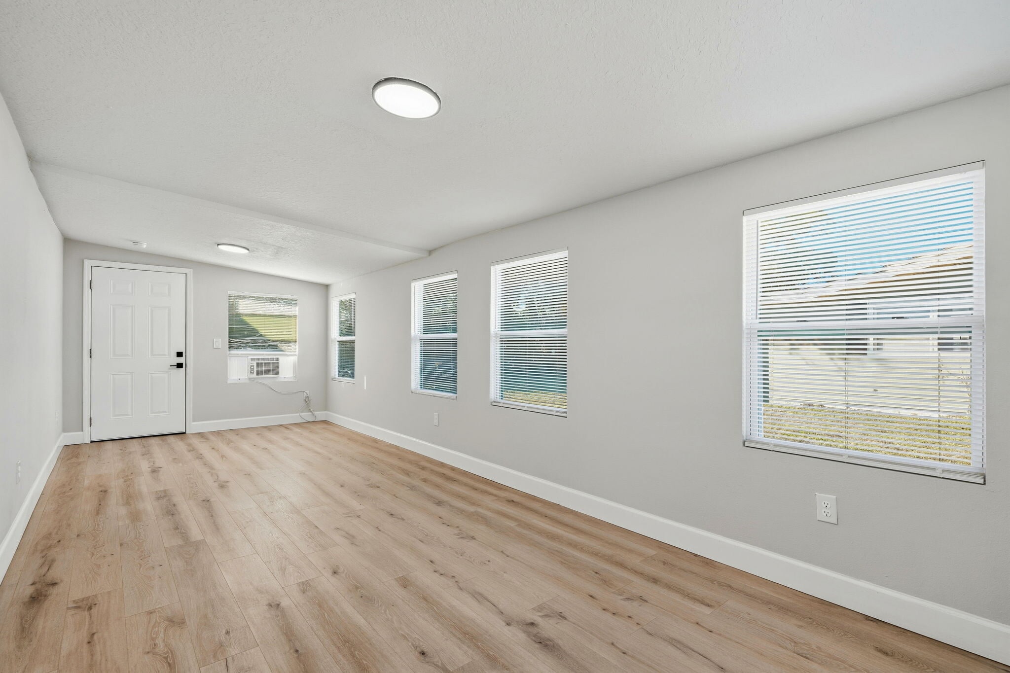 Building Photo - 3128 Bay St