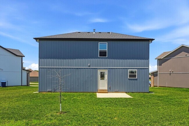 Building Photo - 4 Bedroom | 2.5 Bathroom | 2 Car Garage | Republic MO | Fenced in back yard!