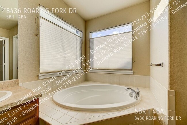 Building Photo - 8436 Roaring Fork Dr