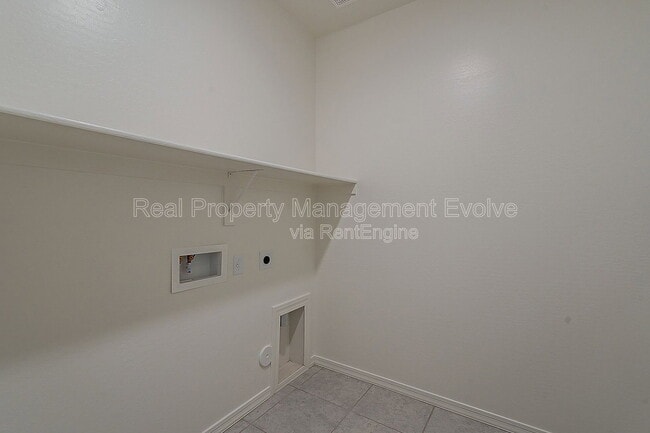 Building Photo - 6450 W Magdalena Ln