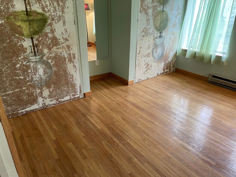 Bedroom - 1916 W Riverside Ave