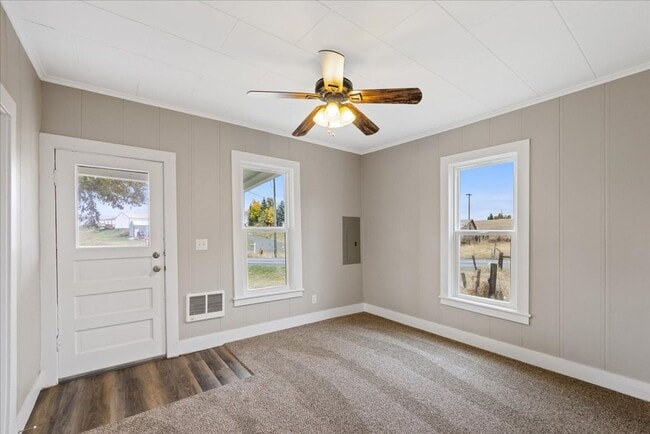 Building Photo - Charming Farmhouse in Fairfield