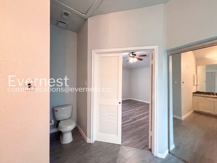 Building Photo - 7842 Royan Dr