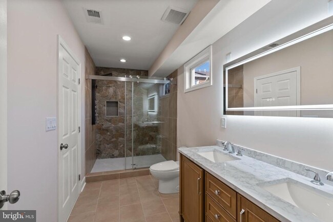 Building Photo - 919 Stiles St