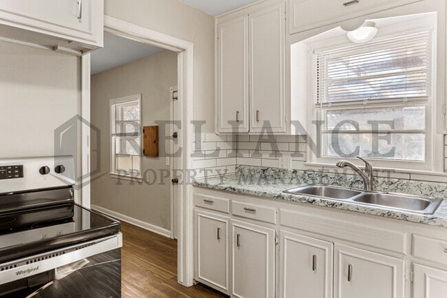 Building Photo - 628 S Mission Rd