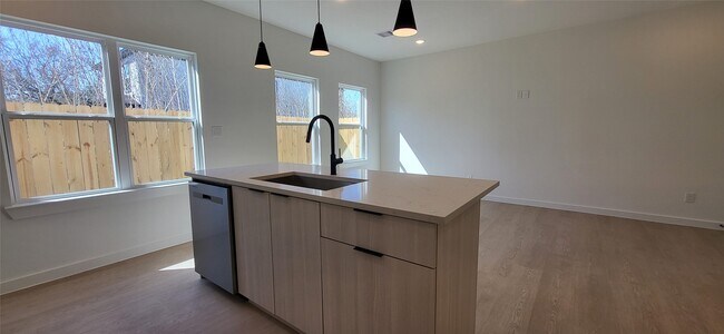 Building Photo - 1033 North Ln