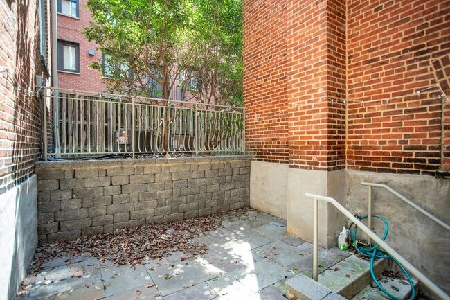 Building Photo - 1323 Clifton St NW