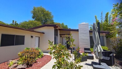 Building Photo - Large 6 Bedroom House Near SDSU! Large Bac...