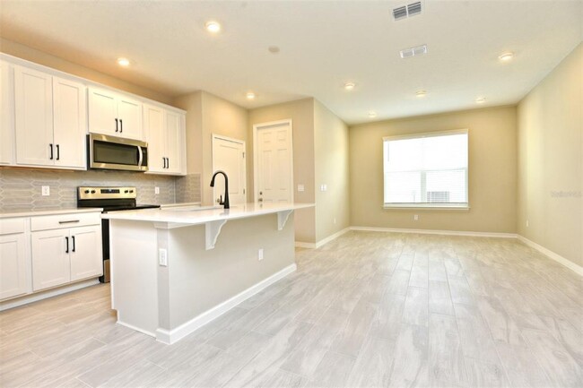 Building Photo - 627 Bayhawk St