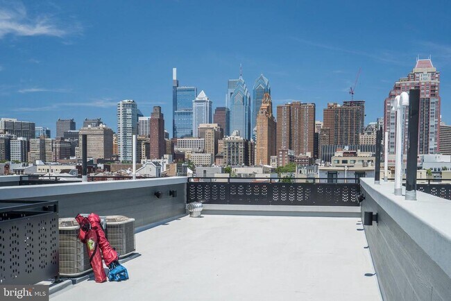 Building Photo - 1432 Clymer St