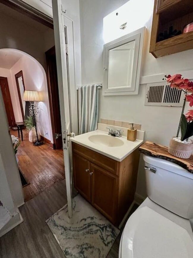 Building Photo - 2 bed, 1 bath home for rent in Waterloo