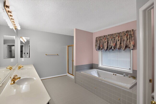 Building Photo - 16801 Old Field Ln