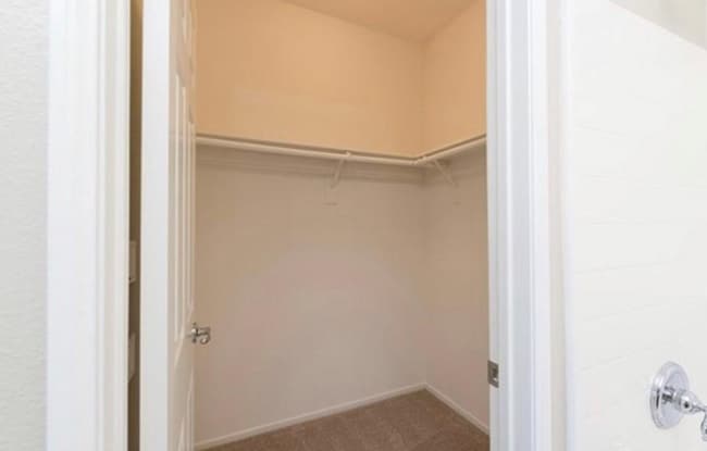 Building Photo - 1800 E Lakeshore Dr