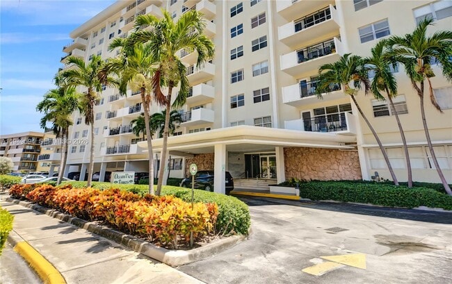 Building Photo - 401 Golden Isles Dr