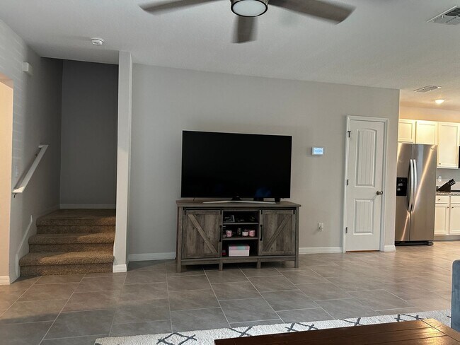 Building Photo - Resort Style Living! Stunning 3/2.5 Townhome in Waterleigh! Available April!