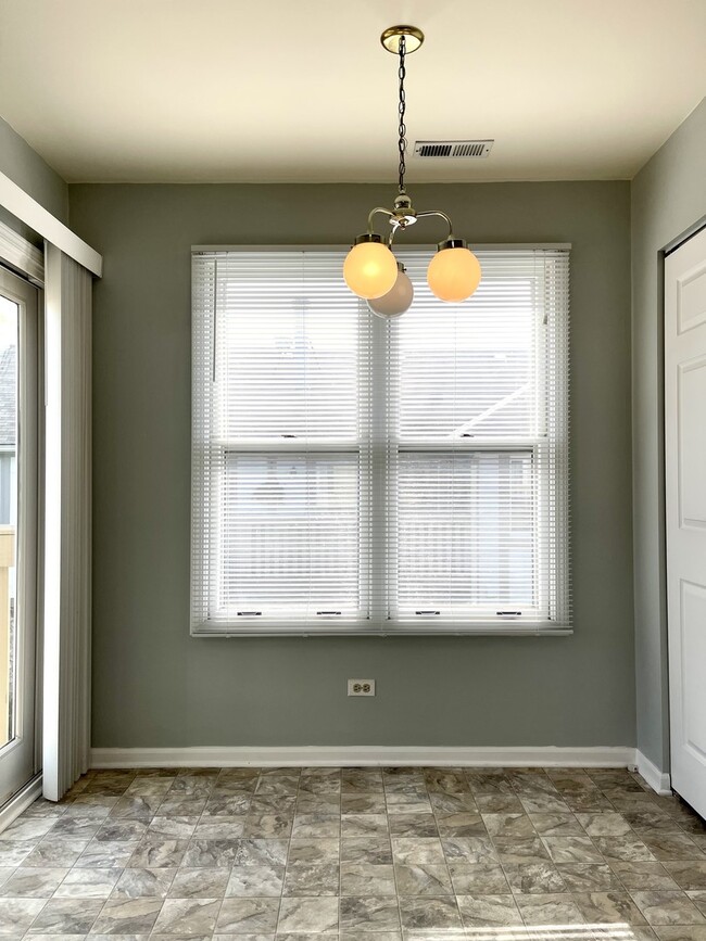 Building Photo - 1266 N Regency Dr