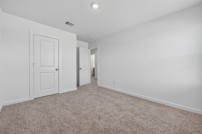 Building Photo - 3511 Goldfinch Wds Dr