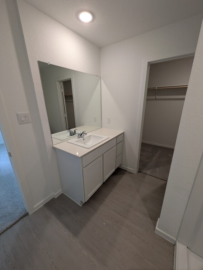 Building Photo - 19008 Encanto Aly
