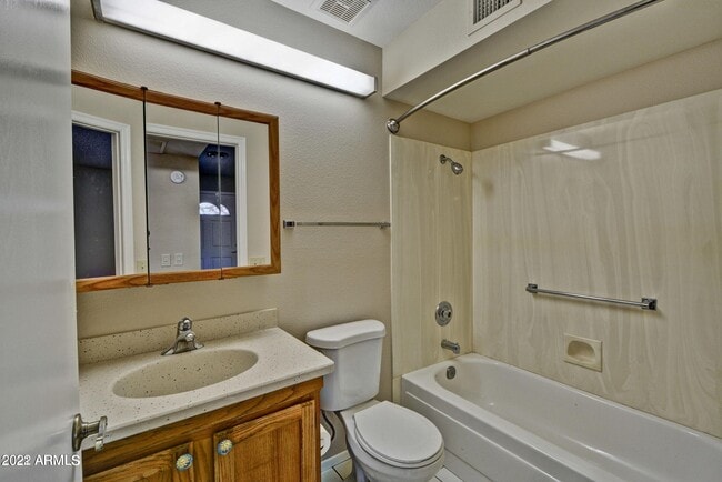 Building Photo - 14214 W Yosemite Dr