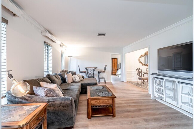 Building Photo - 12775 Guilford Cir