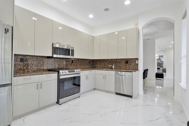Building Photo - 1382 Harbor View W